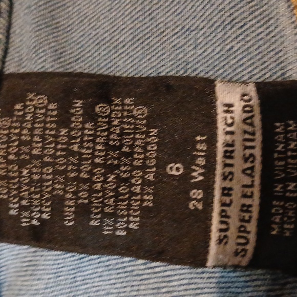 Shorts - Picture 2 of 3